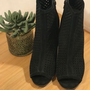 Vince Camuto peep toe wedge